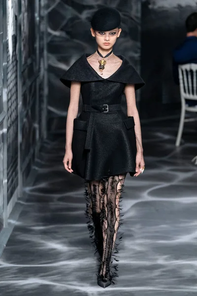 Look 10